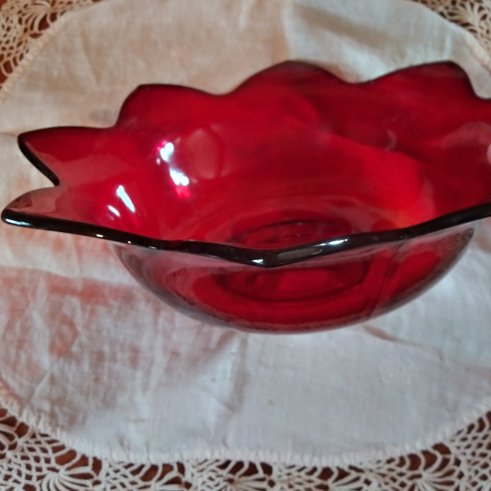 Beautiful red bowl with 8 points. Red